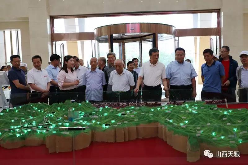 省人大离退休老领导莅临